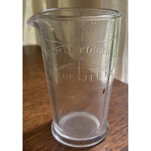 Vtg. Eastman Kodak Co. Photographic Beaker Measuring Cup w/spout Rochester Ny 2